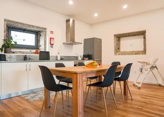 Casas De Fralaes * Grimancelos